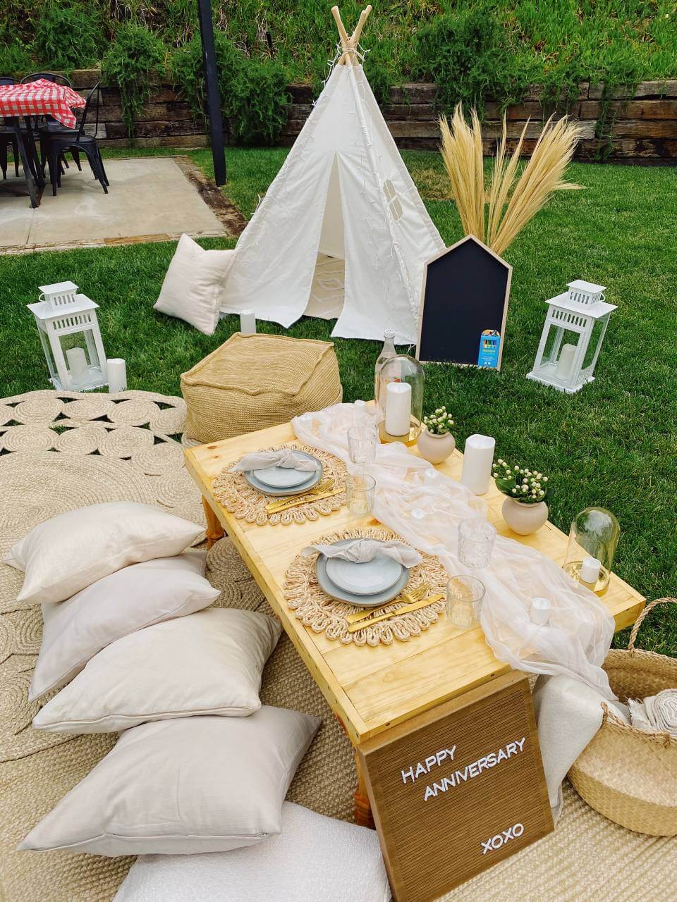 luxury picnic pop-up at the backyard