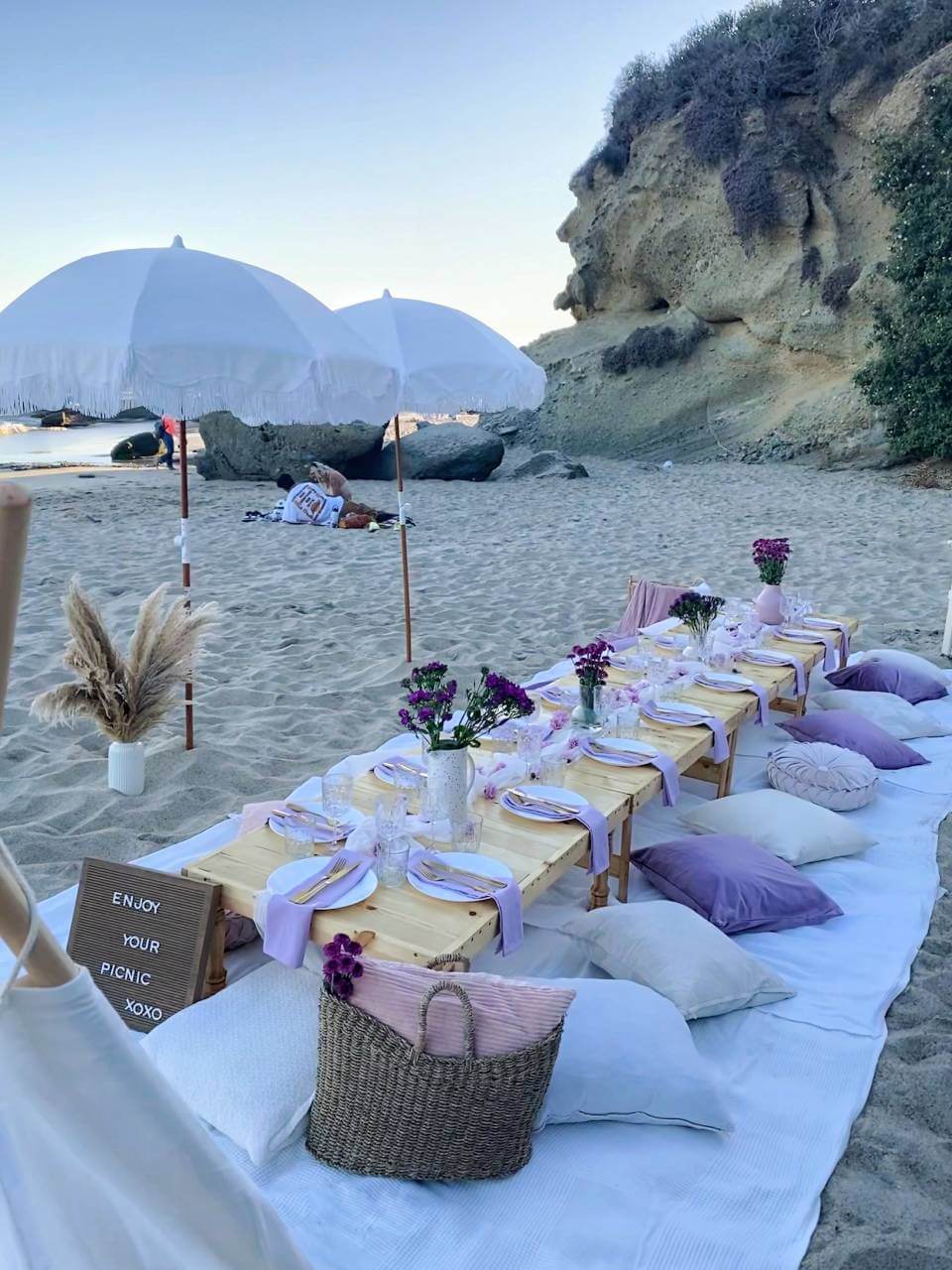 luxury picnic pop-up services at the beach