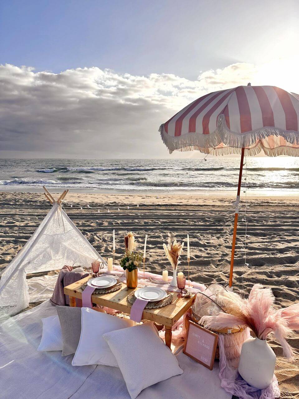 luxury picnic pop-up services at the beach 