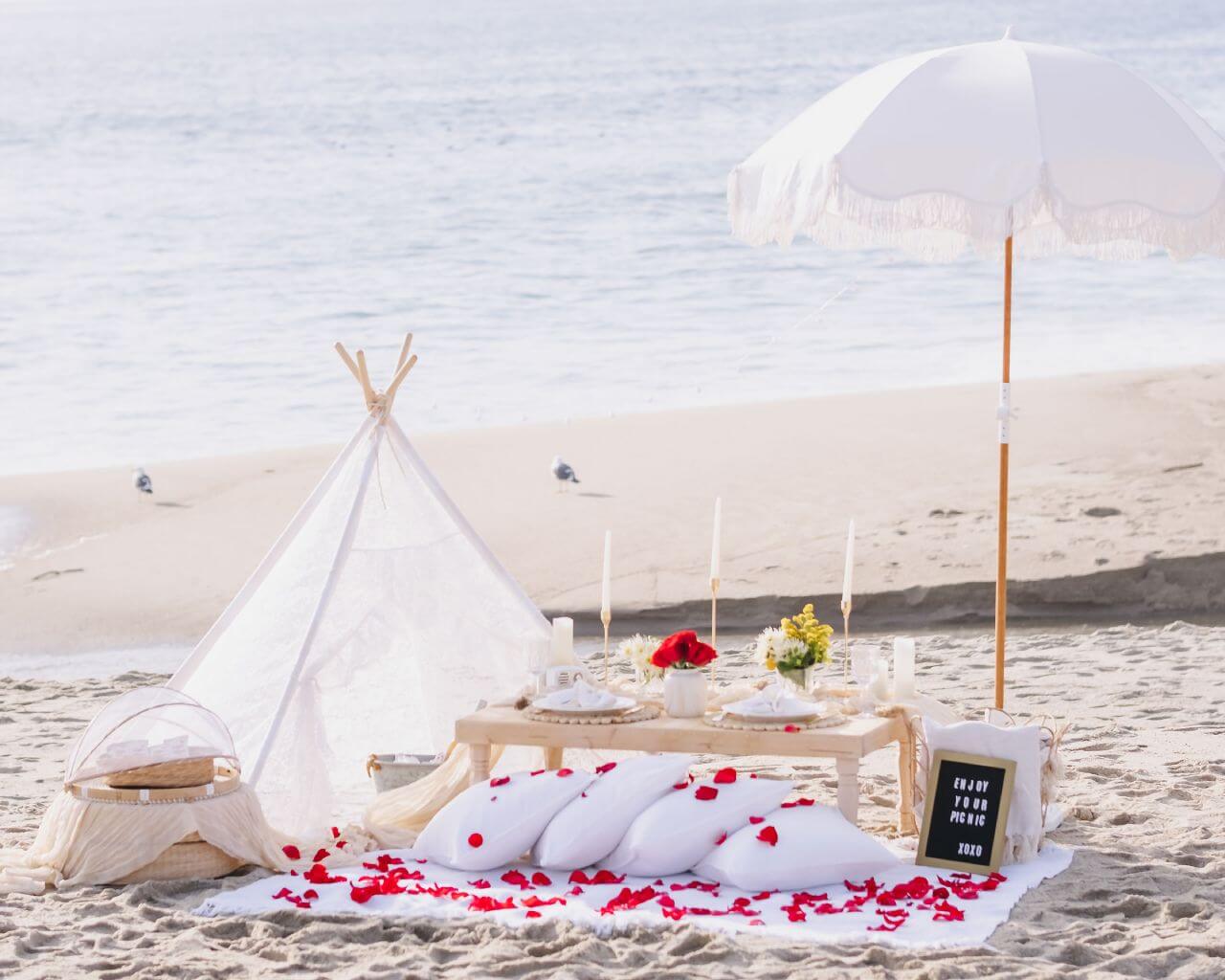 beach romantic picnic date in Los Angeles