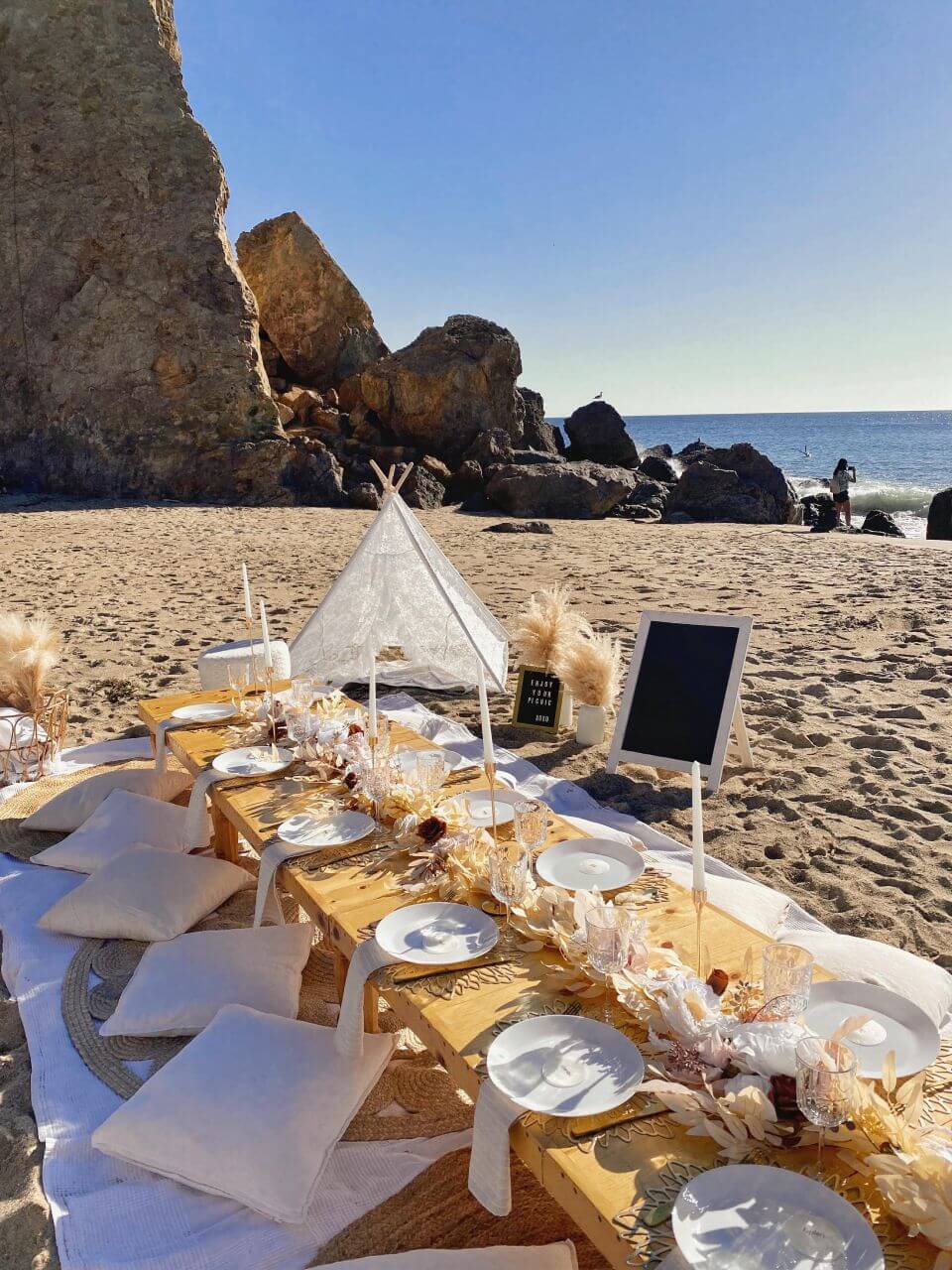 luxury picnic pop-up in Malibu