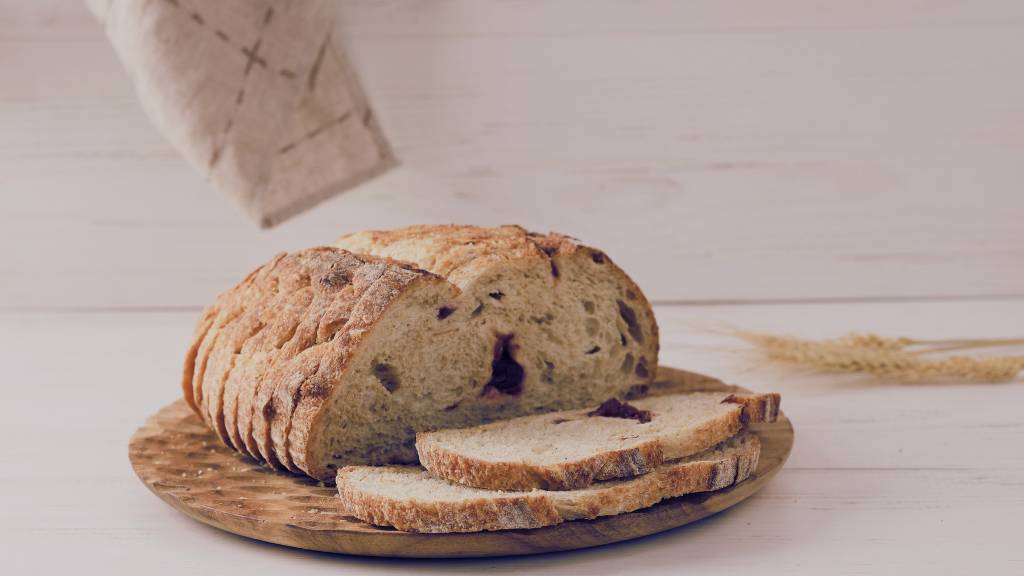 sliced bread for picnic sandwiches