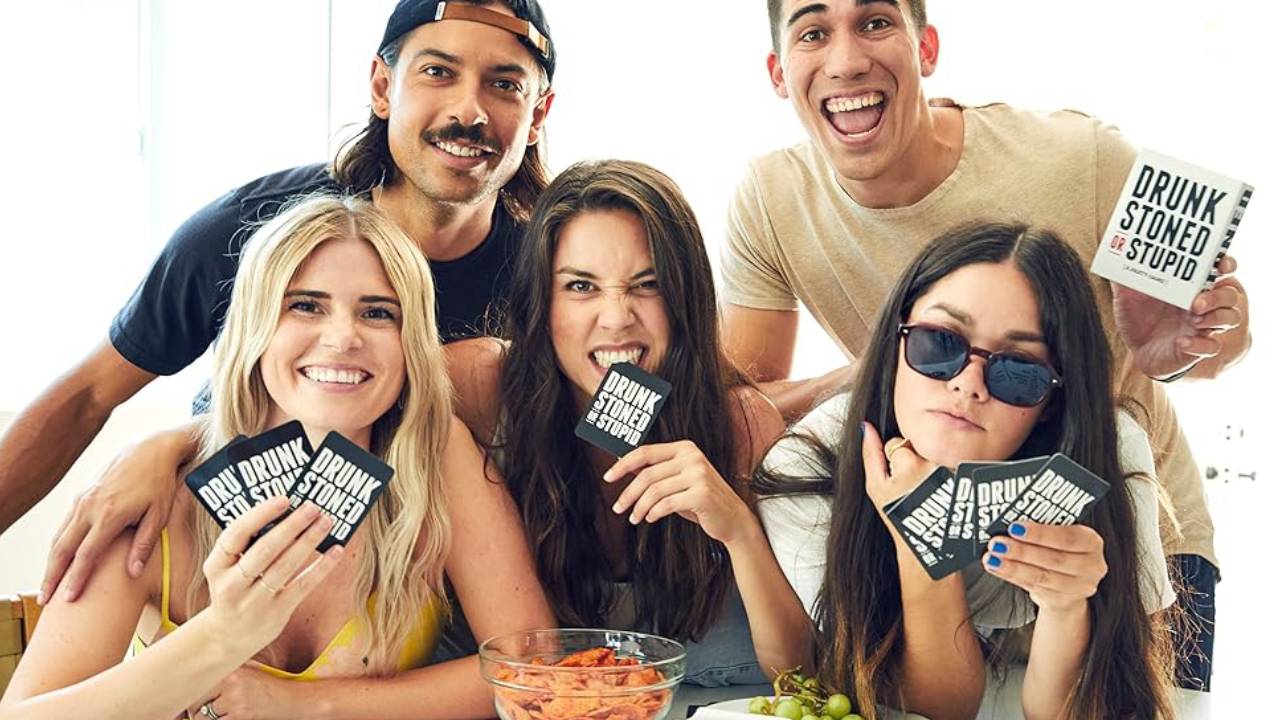 10 best drinking card games + how to play