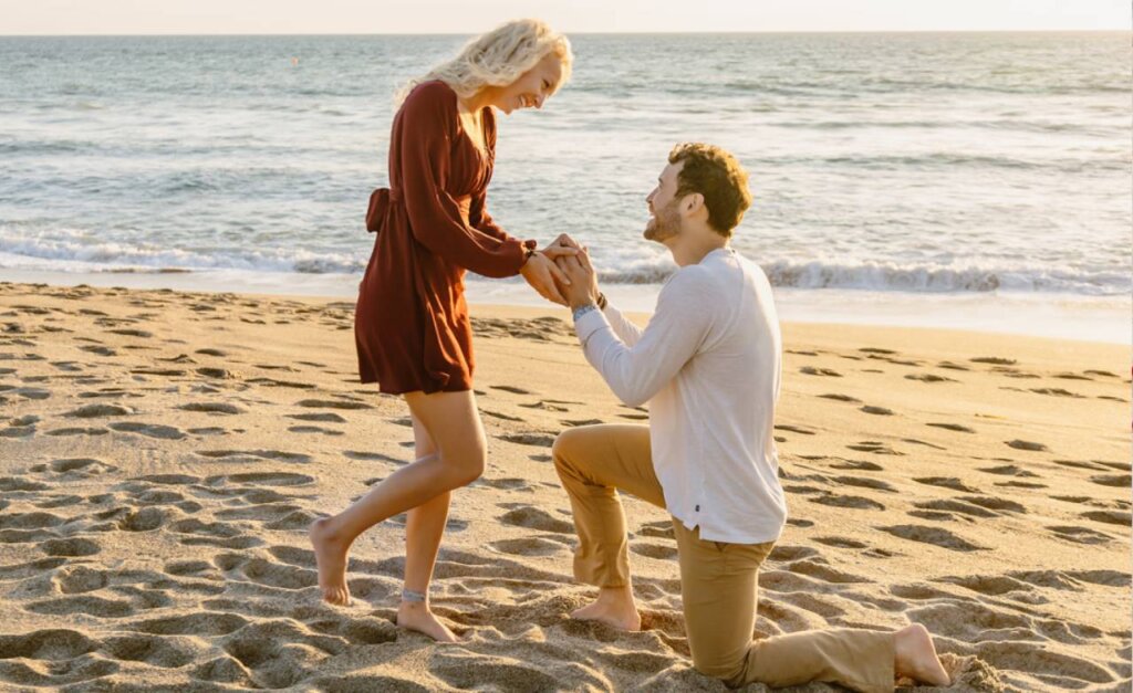 a man is proposing at the beach