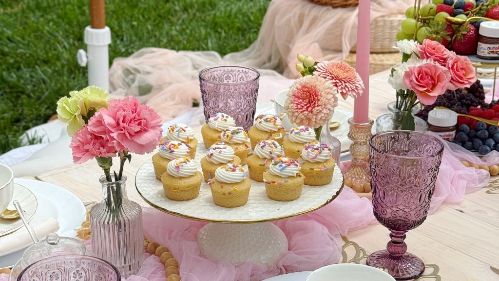 baby shower brunch cupcakes tablescape