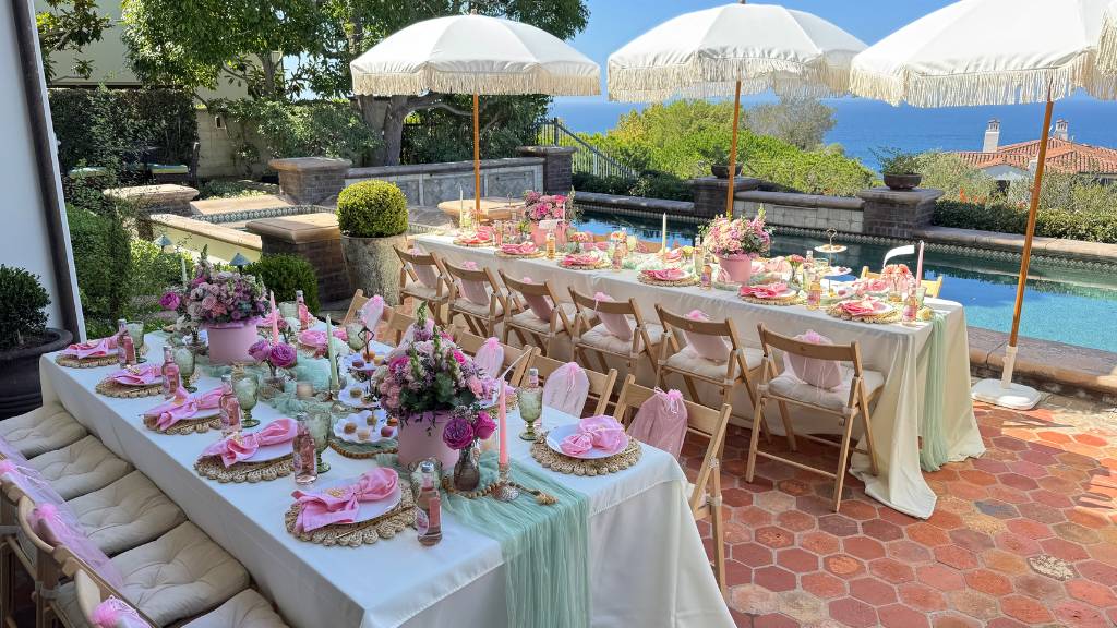 © Picnic Makers - https://picnicmakers.com/ backyard going away party table