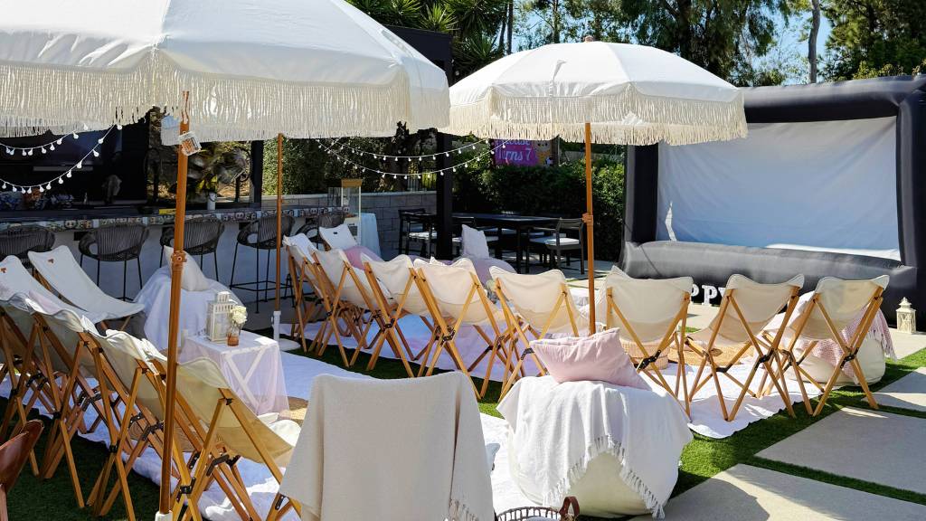 © Picnic Makers - https://picnicmakers.com/ movie night going away party