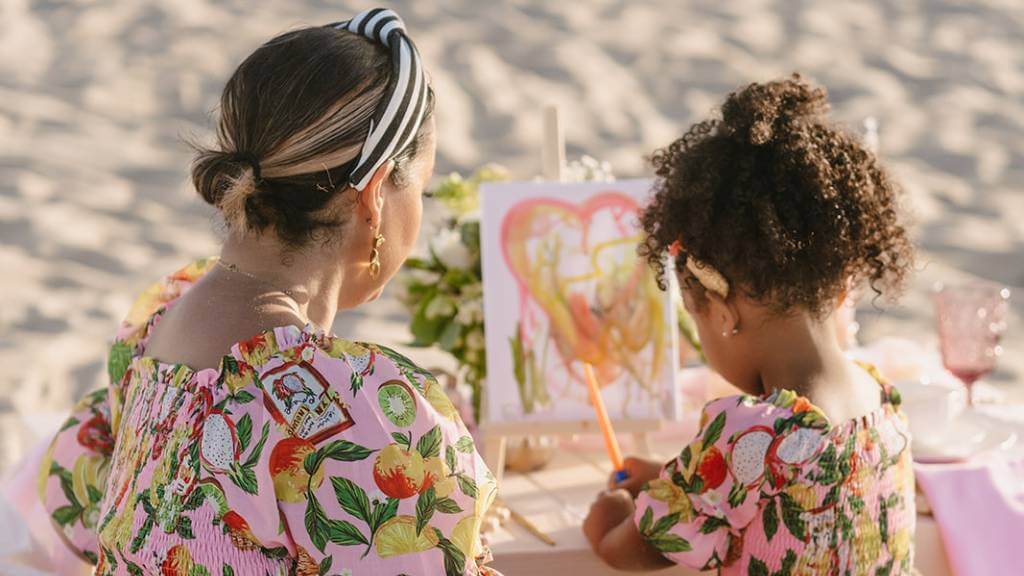 © Picnic Makers - https://picnicmakers.com/ mother daughter bonding moment