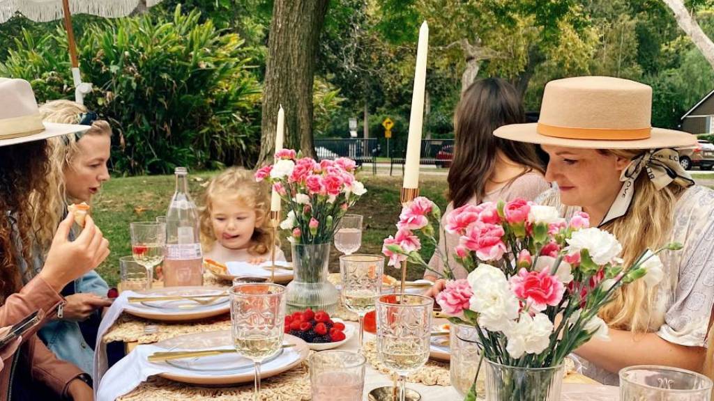 family picnic hygiene and handwashing