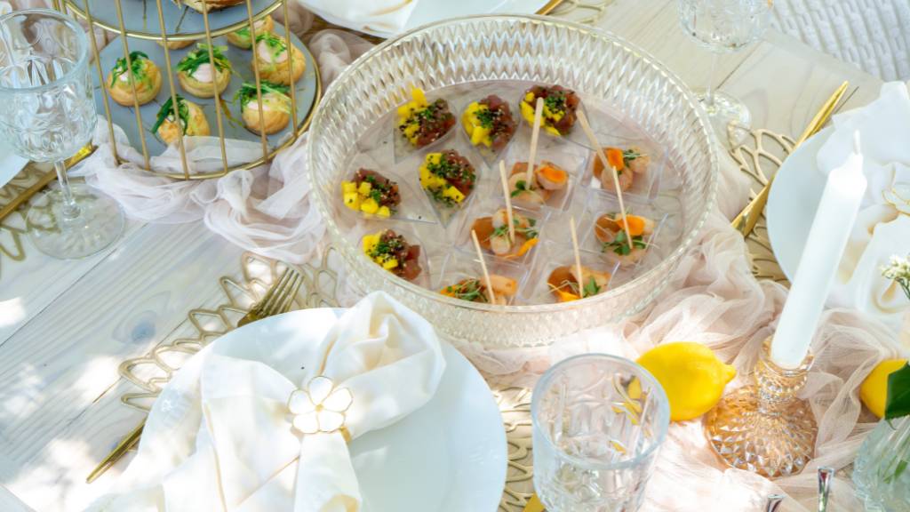 picnic food safety on blanket