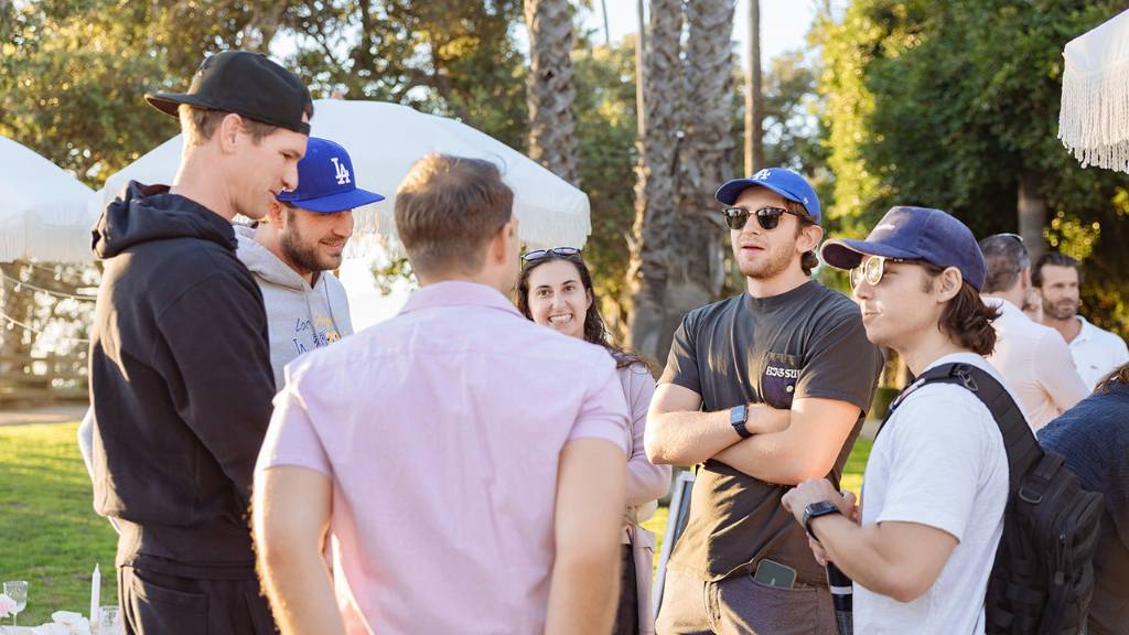 © Picnic Makers - https://picnicmakers.com/ small group networking chat