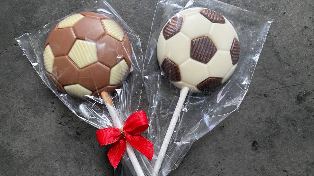ball chocolate lollipops