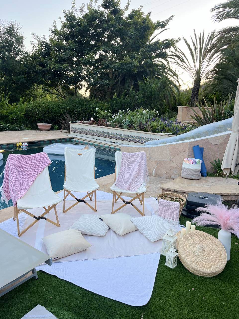 outdoor movie night seating setup