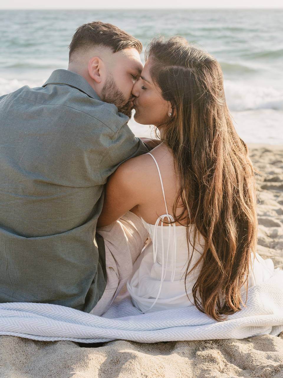 anniversary romantic photoshoot at the beach