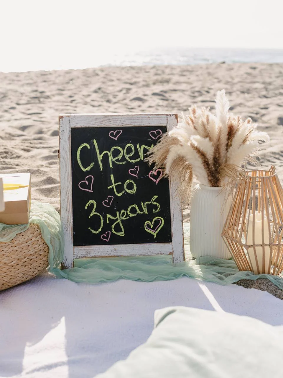 beautiful anniversary picnic decor