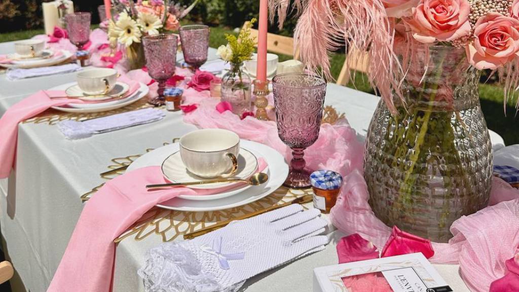 © Picnic Makers - https://picnicmakers.com/ elegant pink tea party table