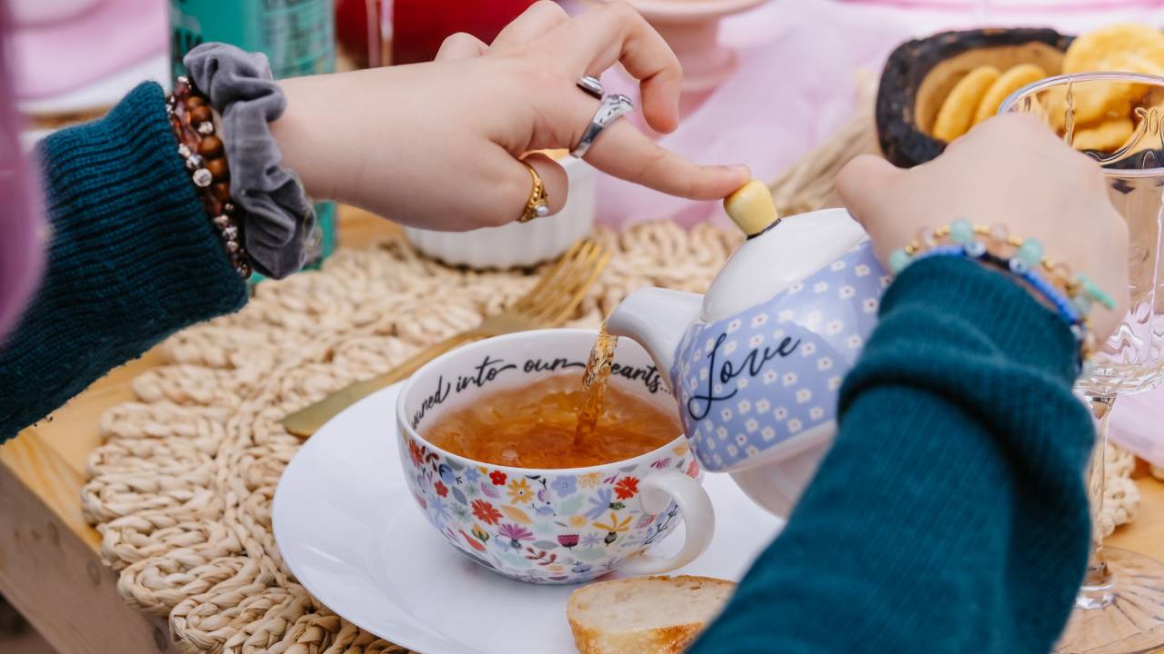 tea-party-ideas-guests-enjoying-snacks guests enjoying tea party snacks