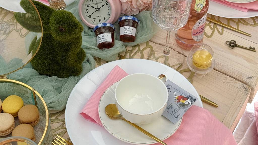 © Picnic Makers - https://picnicmakers.com/ macarons and teacup tea party