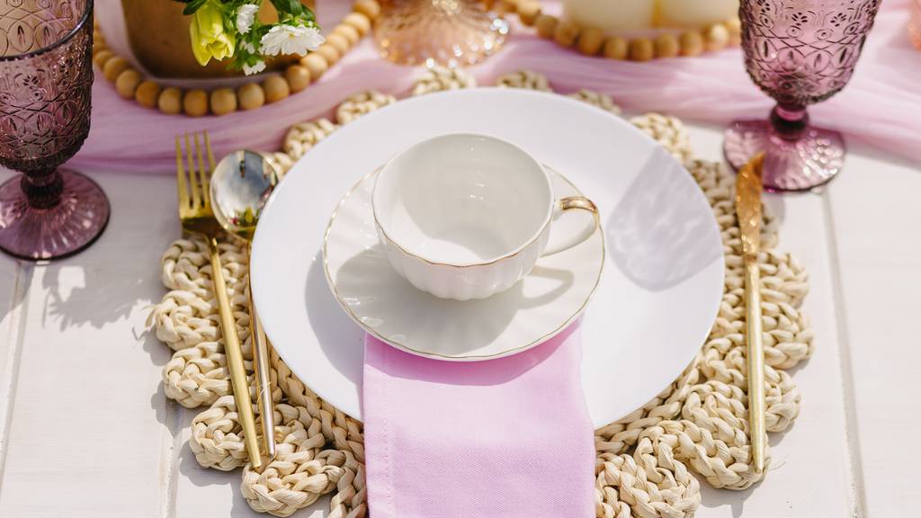 © Picnic Makers - https://picnicmakers.com/ simple tea party place setting