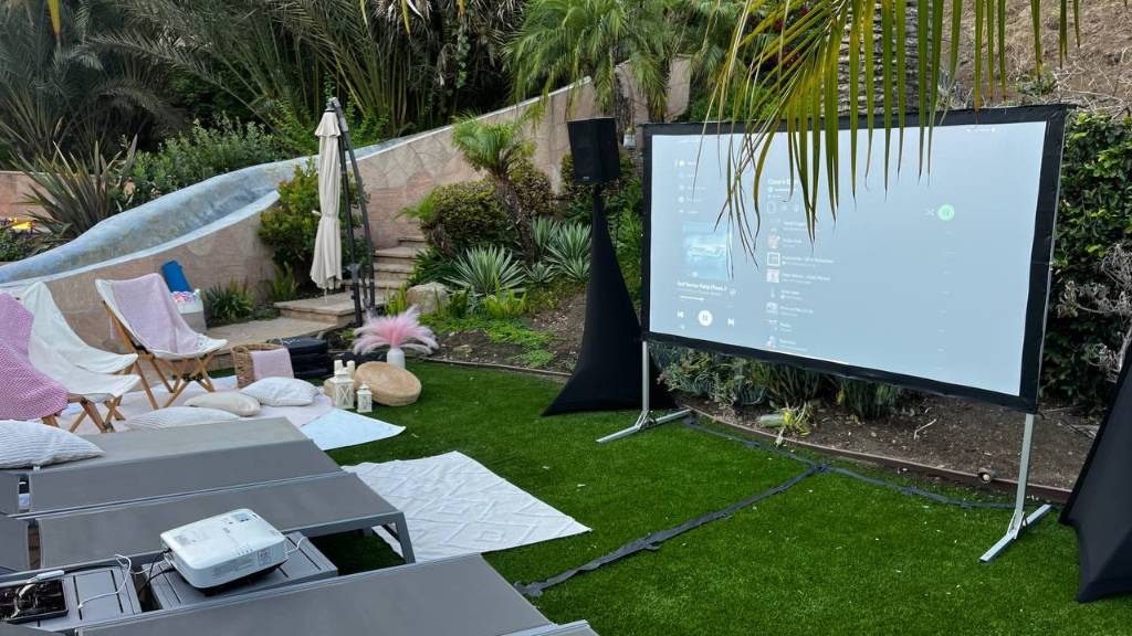 outdoor movie night date la