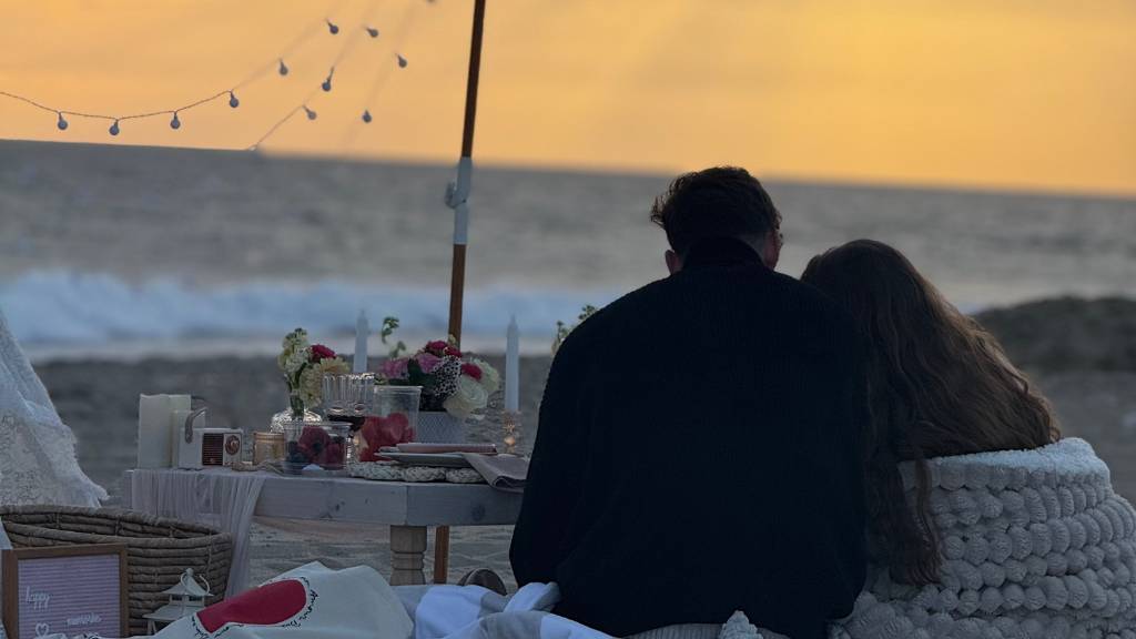 sunrise cuddles at la beach picnic