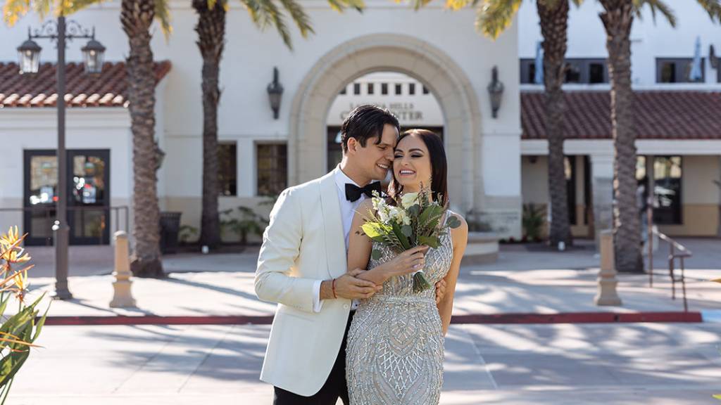 © Picnic Makers - https://picnicmakers.com/ photo of bride and groom
