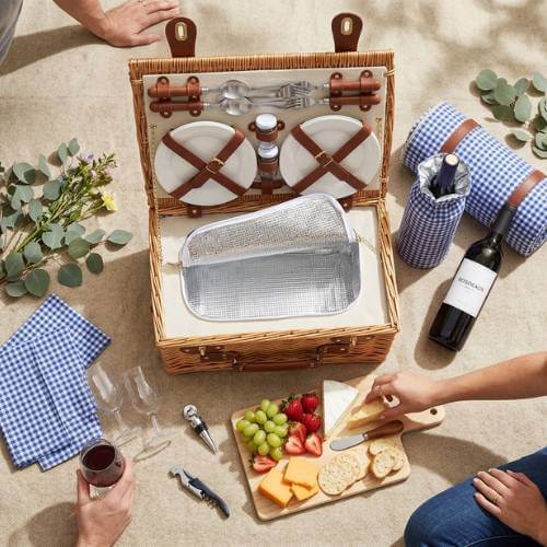 wine picnic basket setup