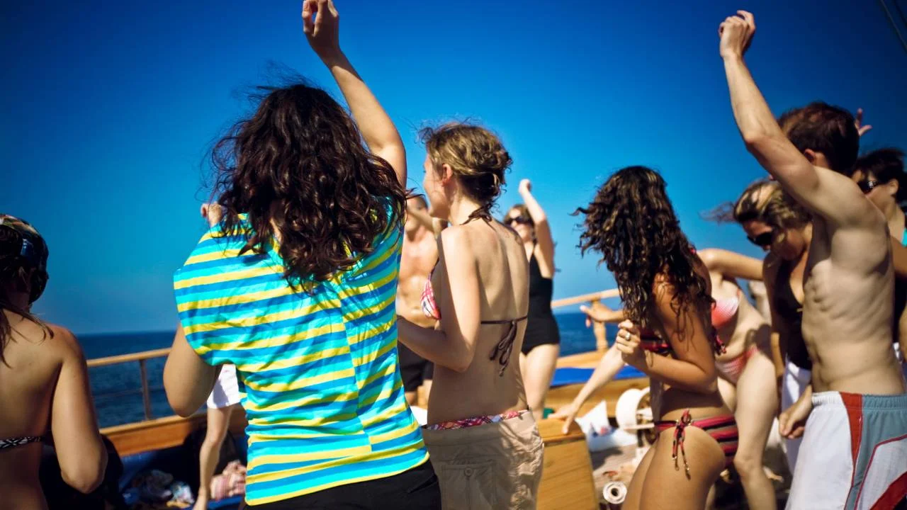 beach boat party vibes