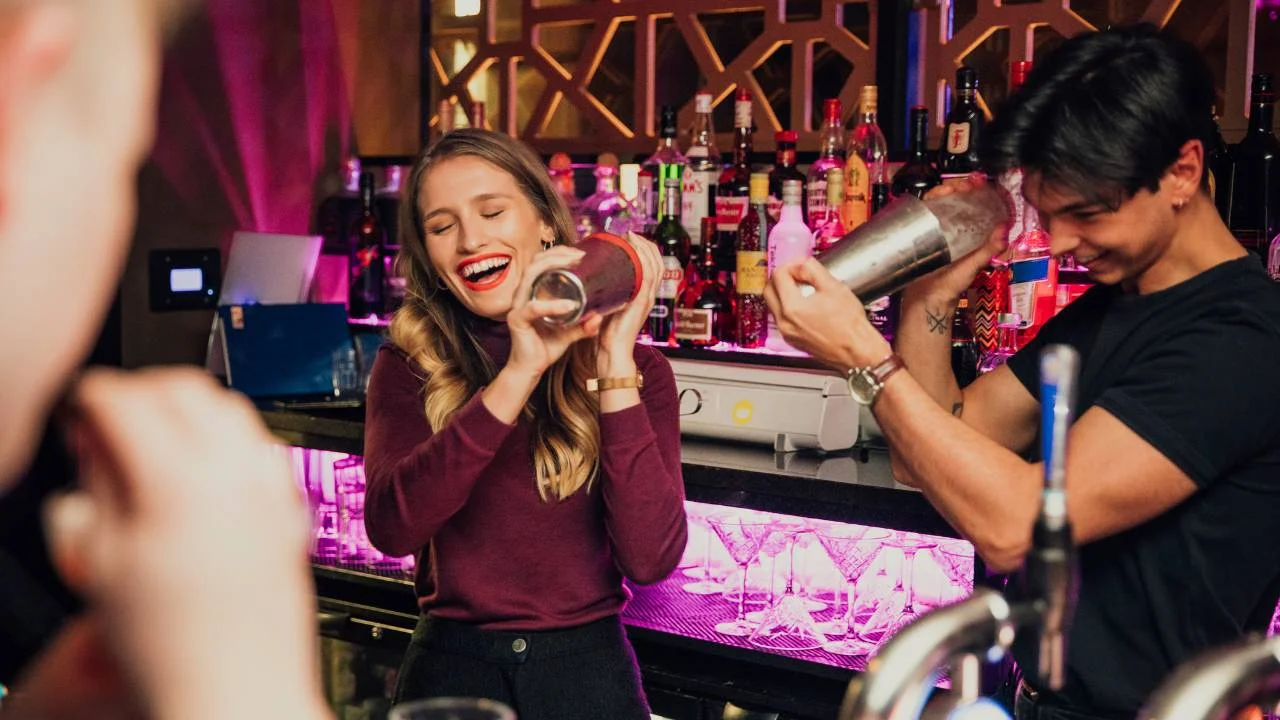 hands-on cocktail-making class