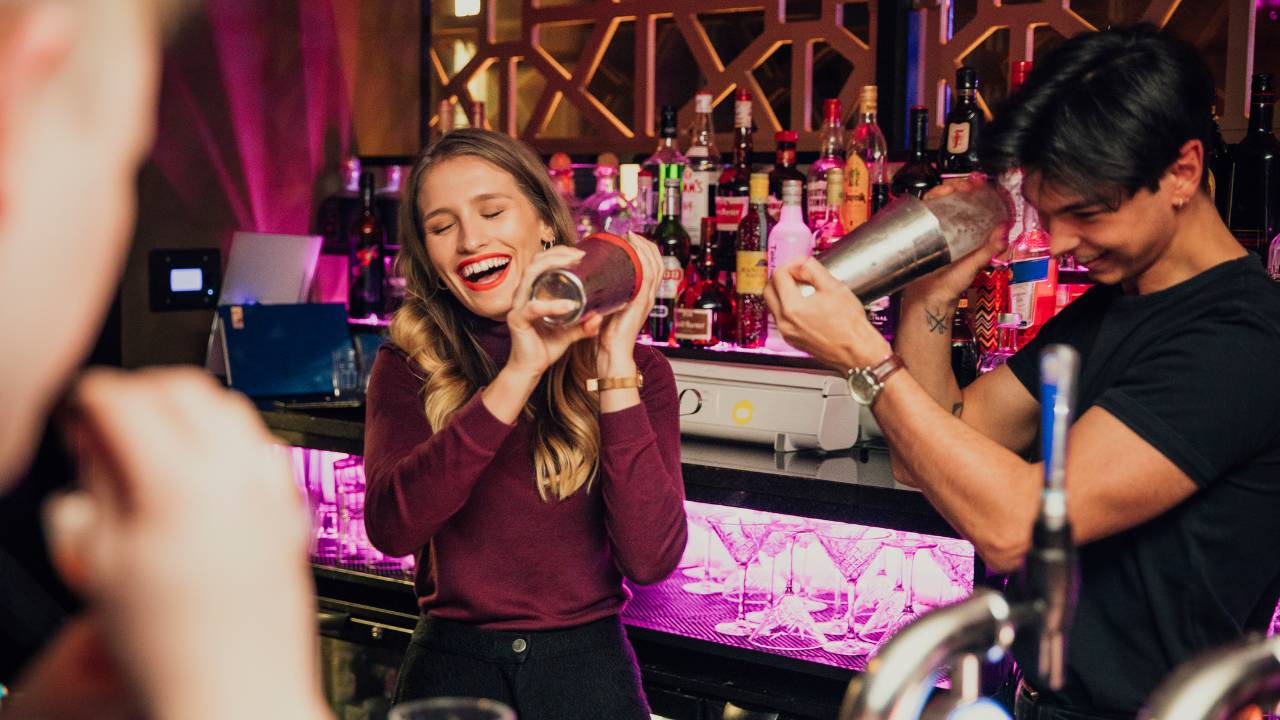 hands-on cocktail-making class