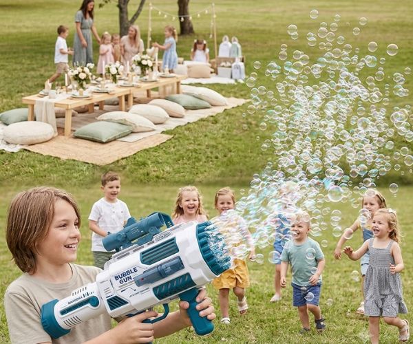 kids enjoying bubble gun
