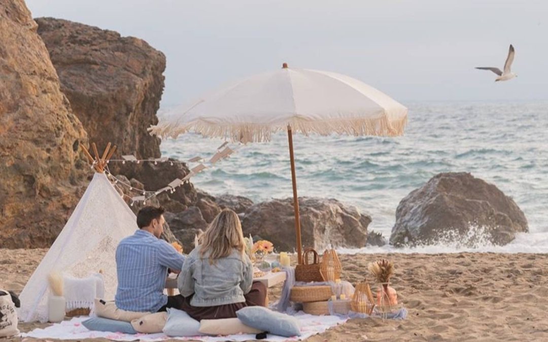 10+ Beach Date Ideas: Sweet Shoreline Memories