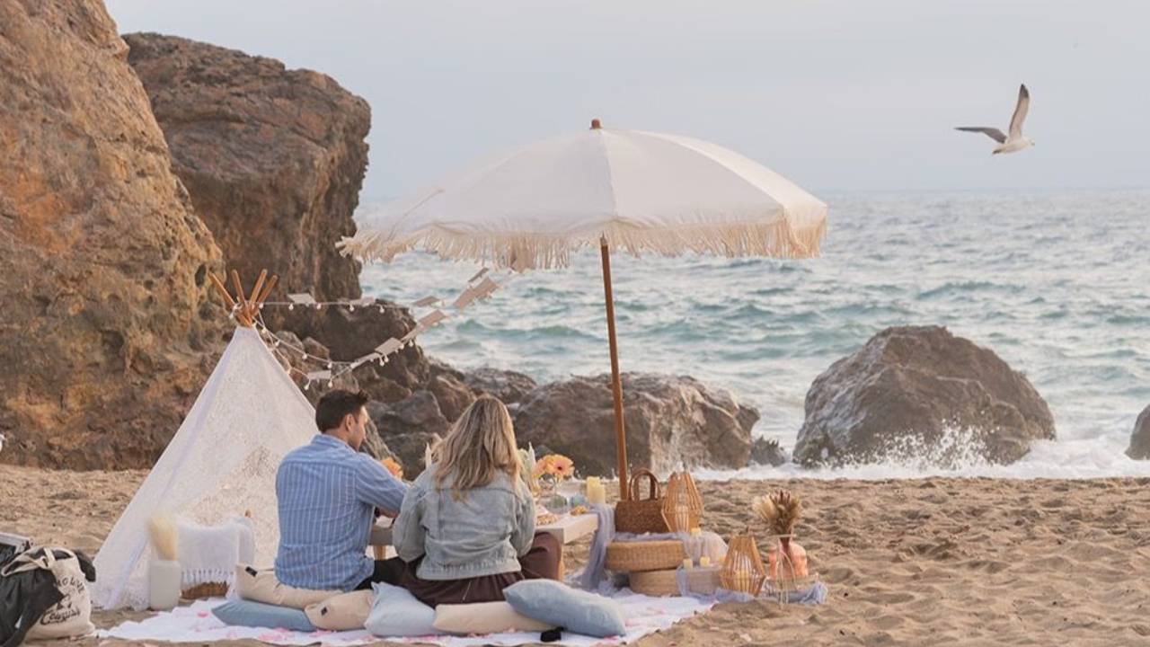 romantic beach date ideas