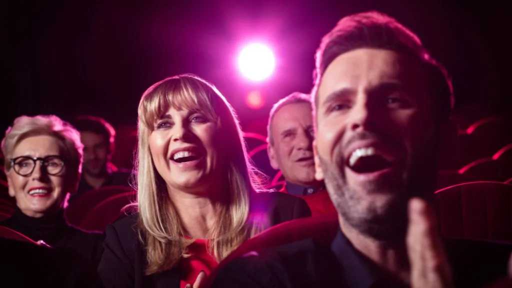 audience laughing during a divorce party roast