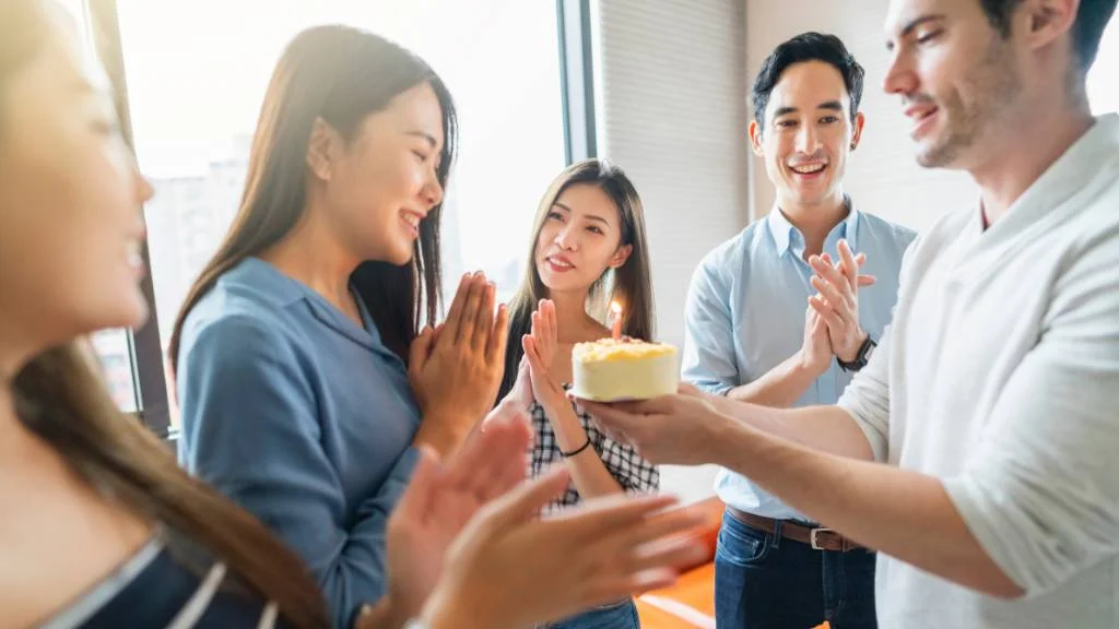 birthday surprise for daughter-in-law with mini cake