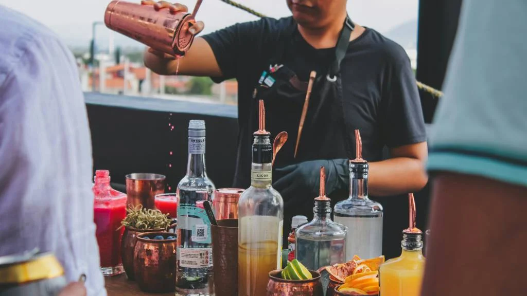 cocktail mixing experience