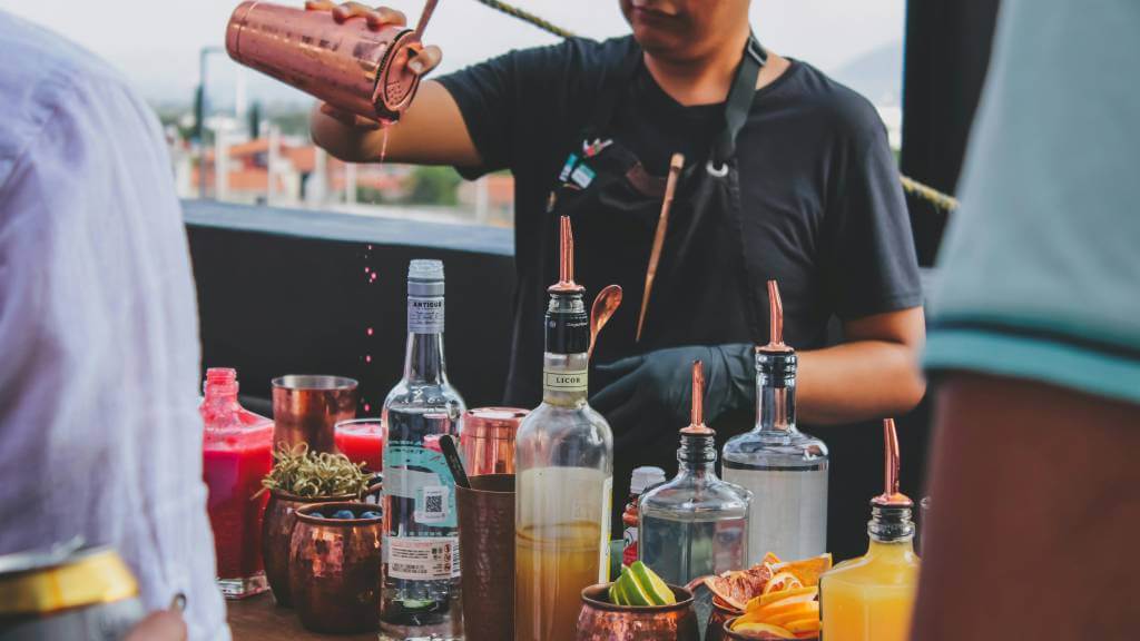 cocktail mixing experience