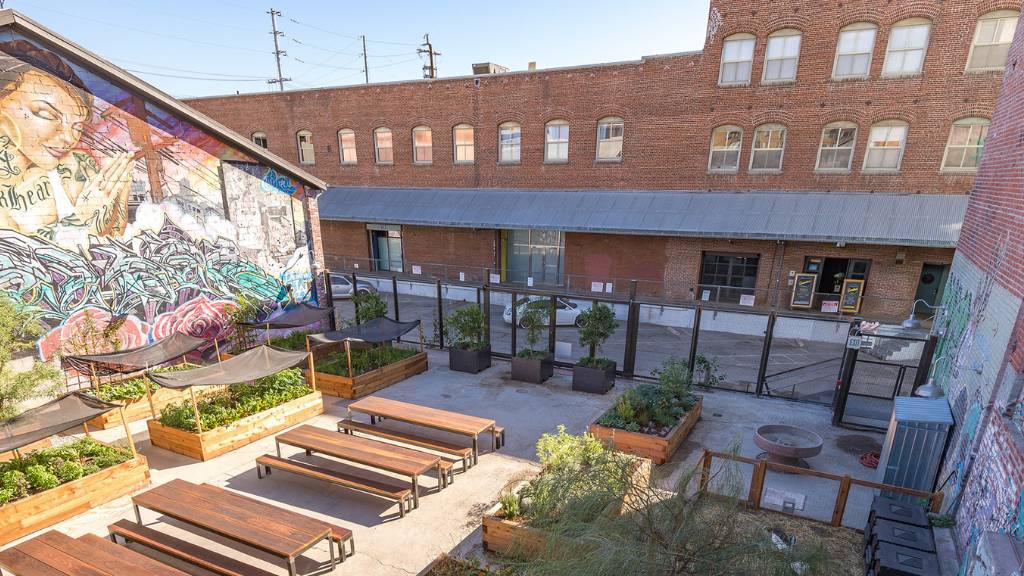 outdoor picnic places to sit