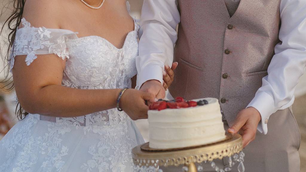 boho wedding cake cutting