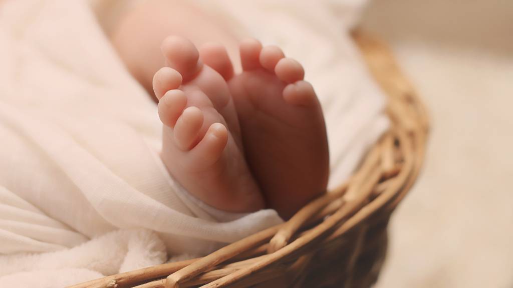 Baby feet basket baby shower card template
