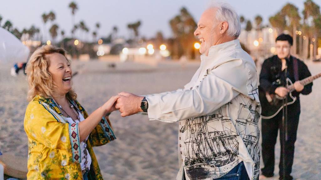 couple dancing at 50th birthday