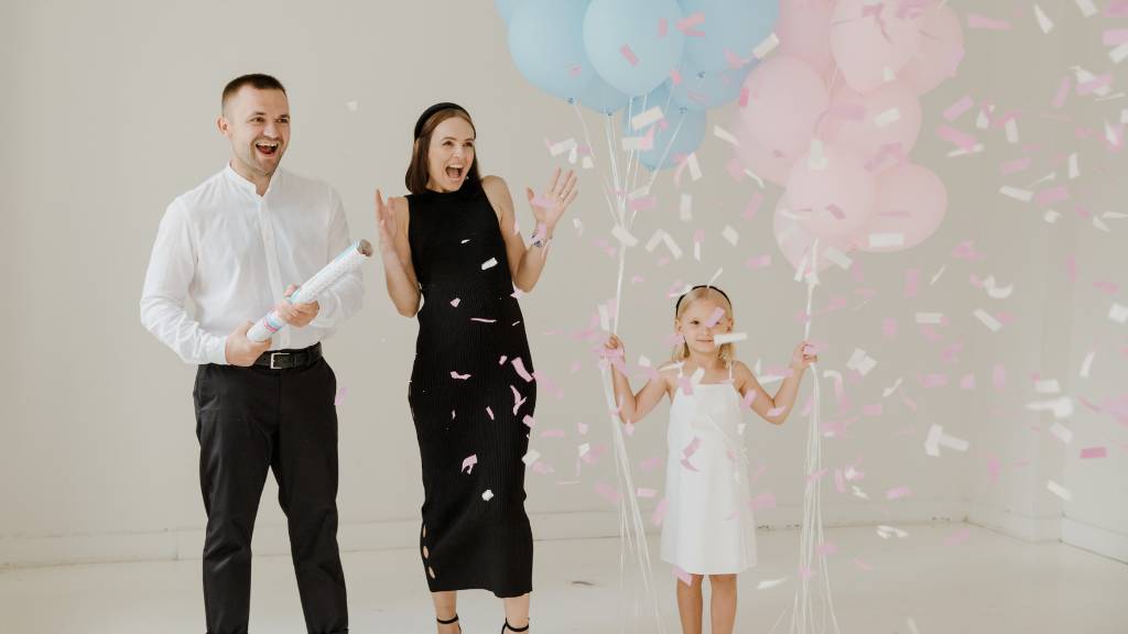 family balloon confetti reveal