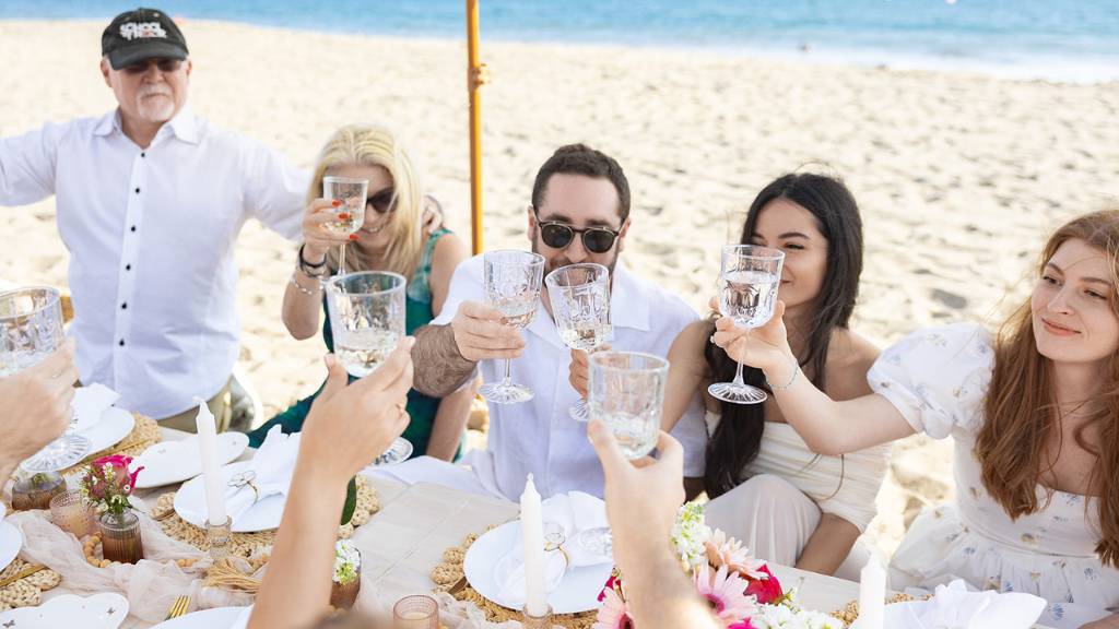 © Picnic Makers - https://picnicmakers.com/ beach wedding reception toast