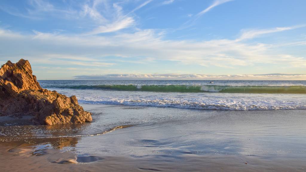 corona del mar coastline at low tide