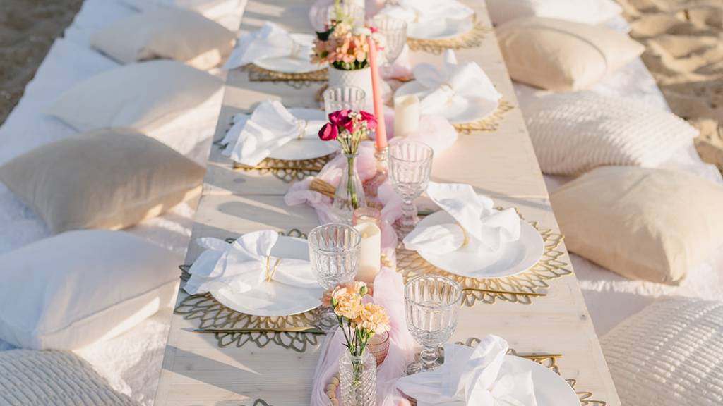 © Picnic Makers - https://picnicmakers.com/ elegant diamond birthday table setup