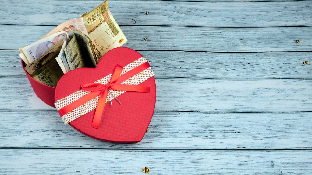 heart box filled with cash gift