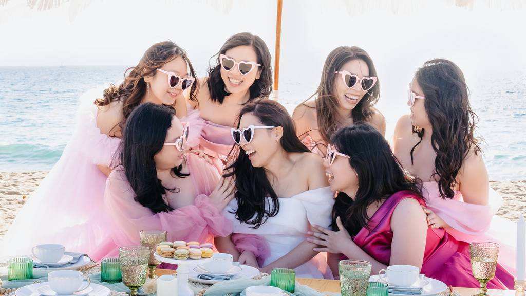 © Picnic Makers - https://picnicmakers.com/ seaside bachelorette photo shoot