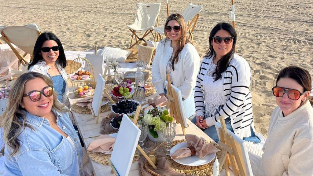 beach friendsgiving brunch