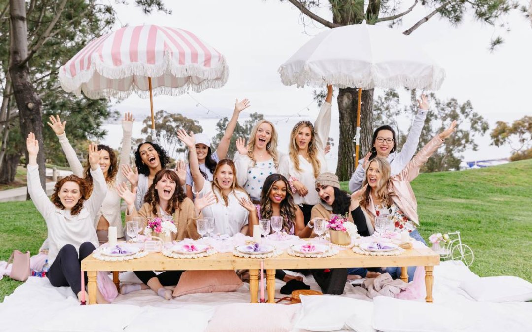 Genius Friendsgiving Setup Ideas