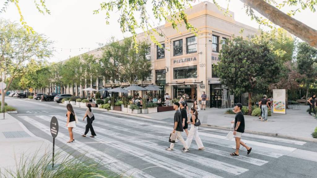 outdoor shopping center los angeles
